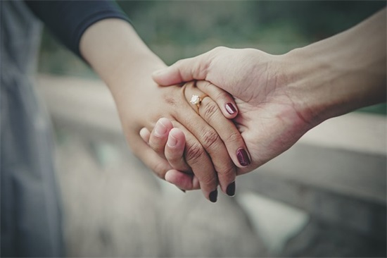 描写严厉老师形象的句子25句