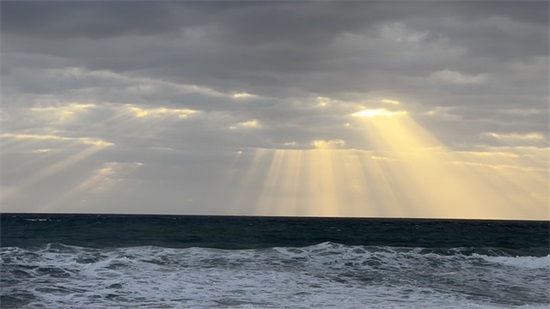 适合四月发的文案句子